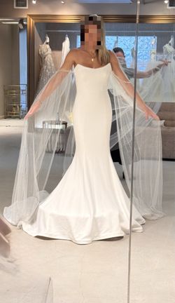 Brand New Vera Wang Carole Gown – New with Tags. Size 6