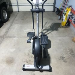 elliptical  proform 600 le new 