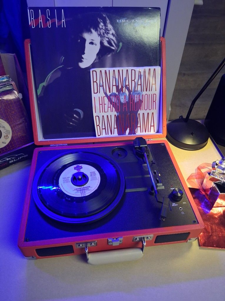 Record Player CR-80005 A'O.R. PLUS OVER THIRTY 1980s Music 45's 🎶