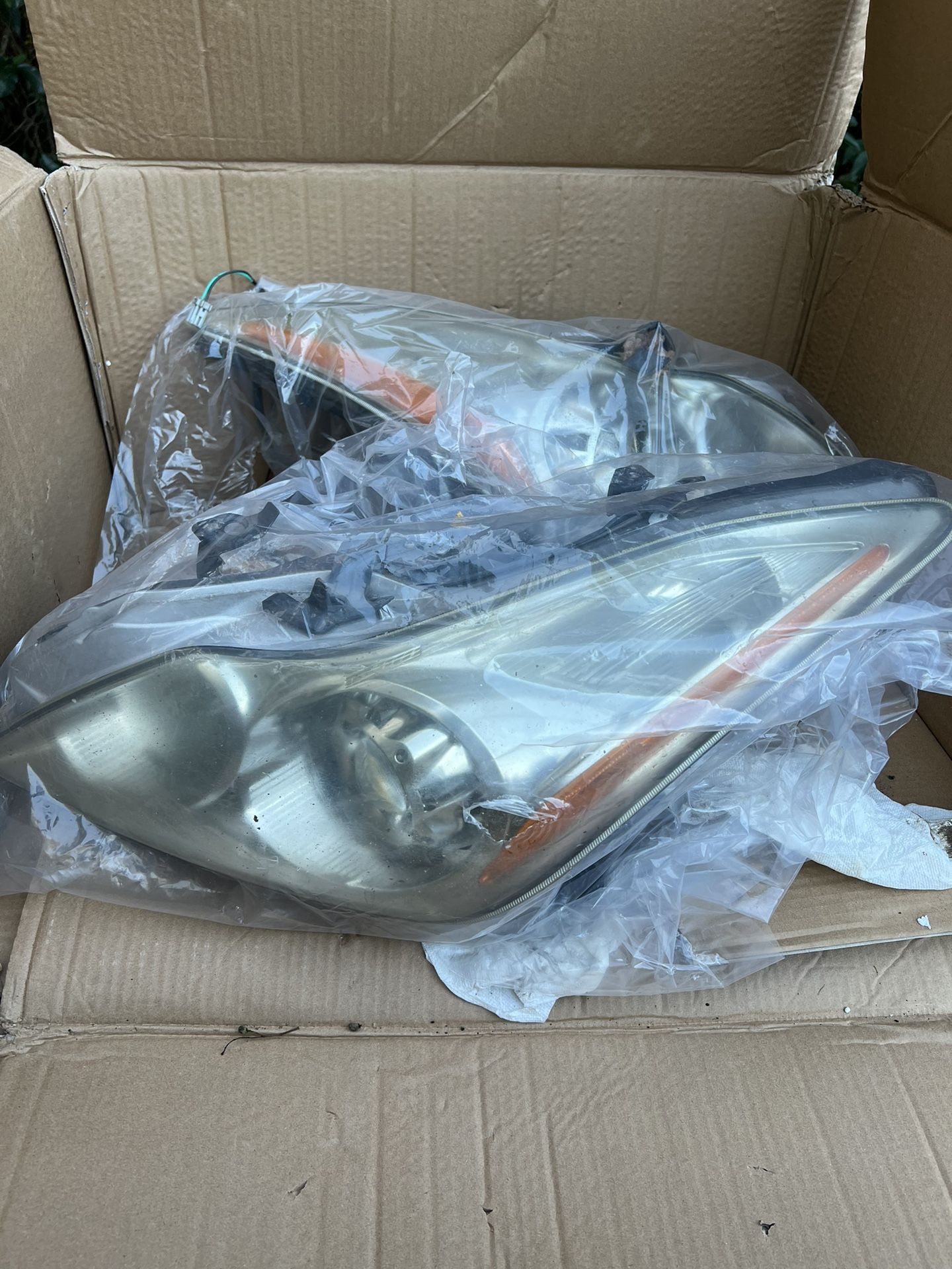 G37s Oem Headlight 