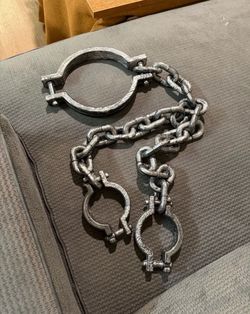VALICLUD Halloween Head Cuffs Plastic Prisoner Costume Prop for Party Cosplay Bar Game Accessory