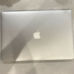 Apple MAC Laptop
