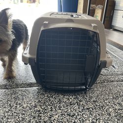 Small Pet Kennel/Crate 