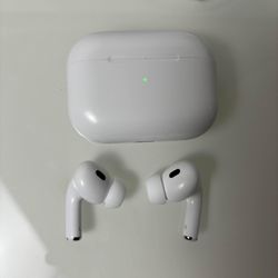 Apple AirPods 2nd Generation(Wireless Charging Case)