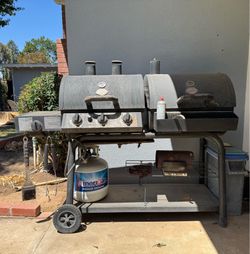 BBQ both propane and charcoal