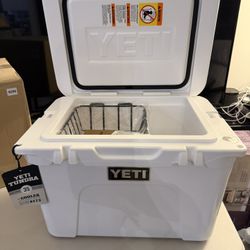 Yeti Tundra 35 White Cooler Brand New