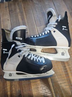 CCM Tacks 152 Junior Ice Hockey Skates SL-2500 Blades Black White size 12
