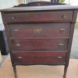 Antique Chester drawers from late 50's or early 60's,looks rough,Worth refurbishing Read description
