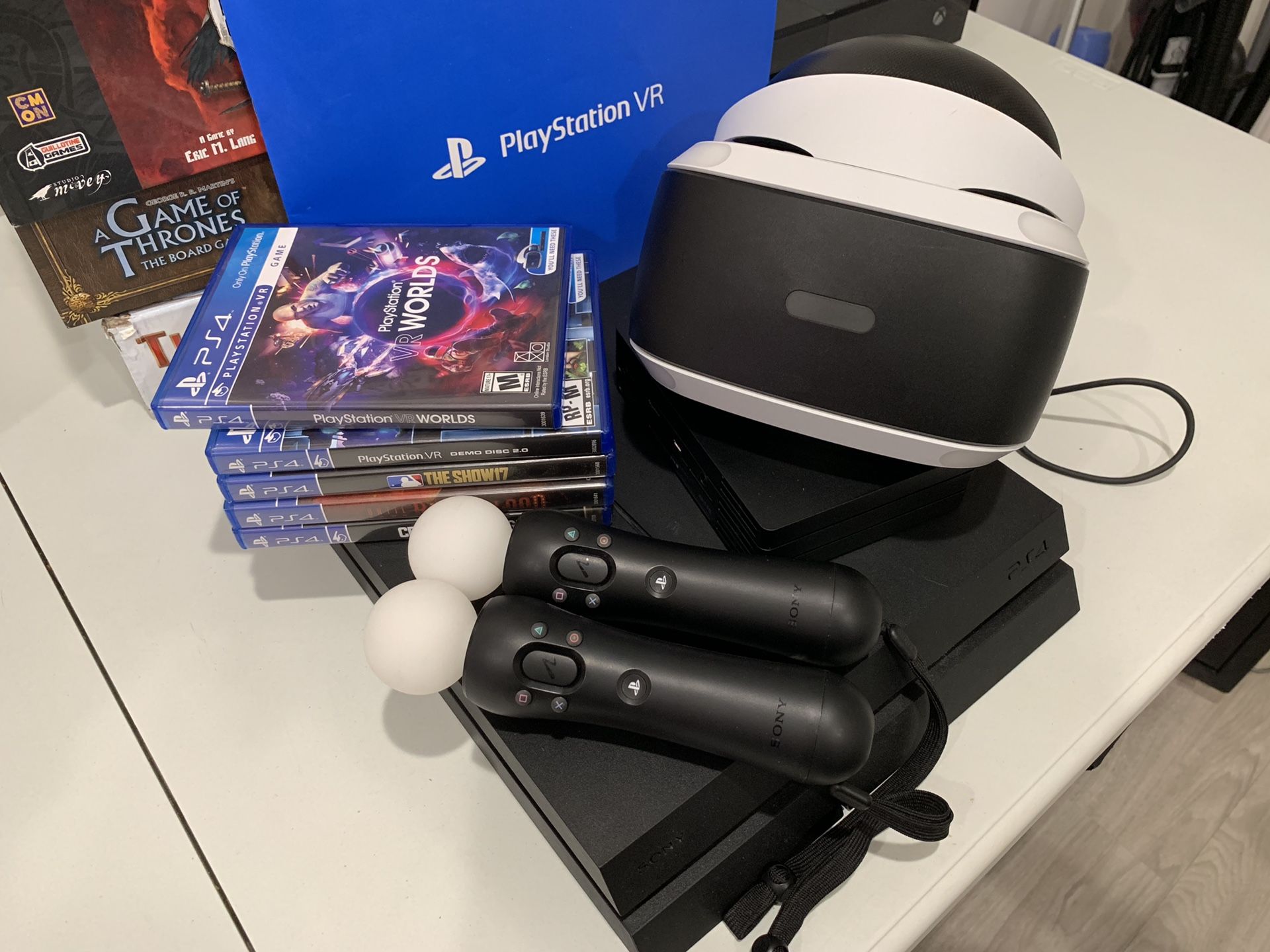 PS4 VR and Console