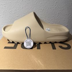 Yeezy ‘Bone’ Slides