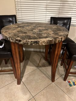 Dinning Table With 4 Chairs