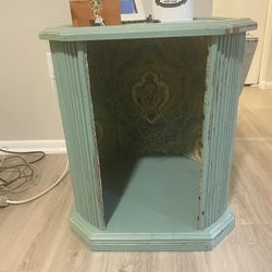 Dog house Side Table