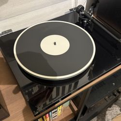 Rega Planar 2 Turntable Record Player Black