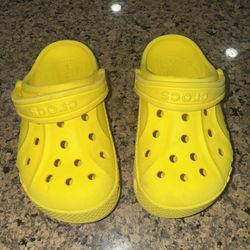 Yellow Crocs C10