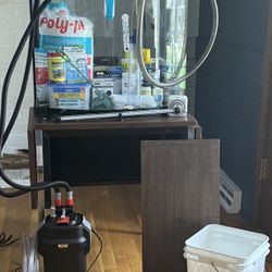 25 gallon curved front tank with full fresh water accessories & stand