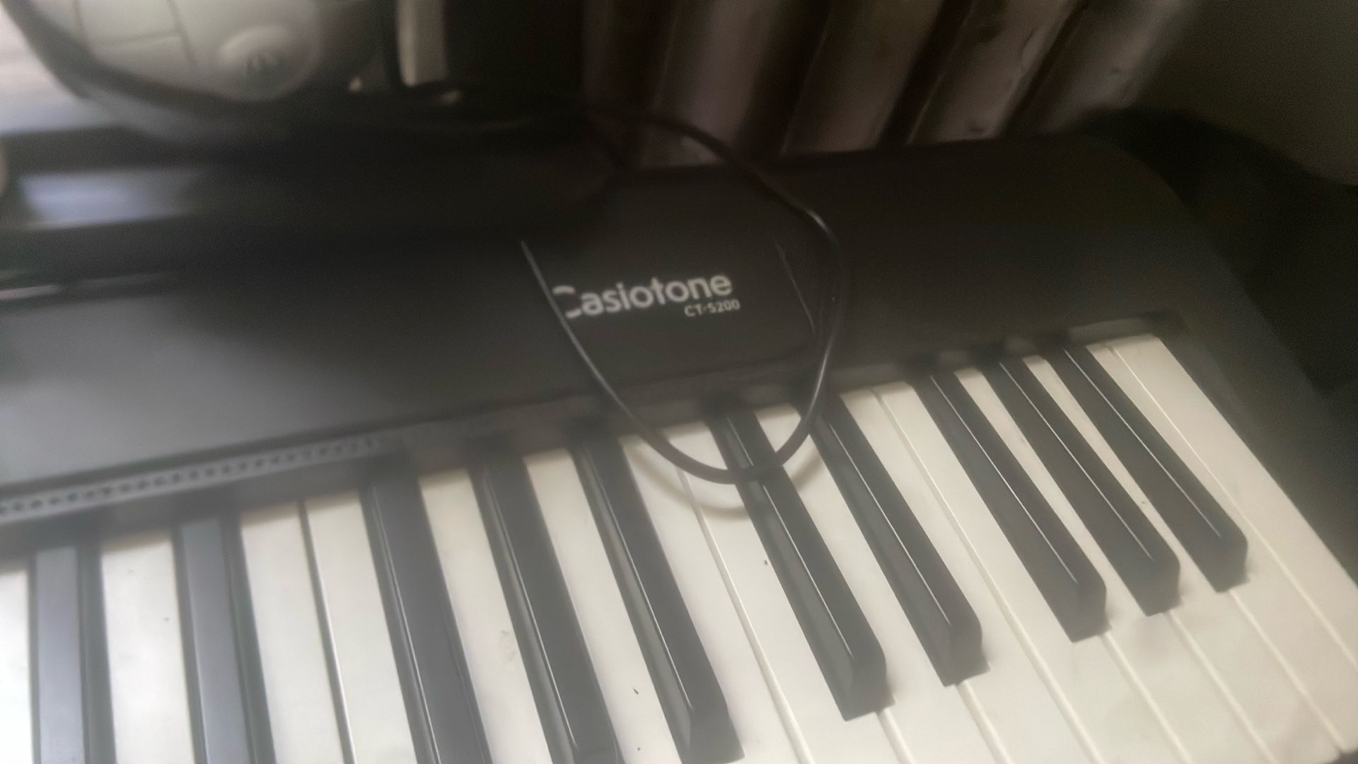 Portable Keyboard, Comes With Stand ,, Piano Book An Headset ..