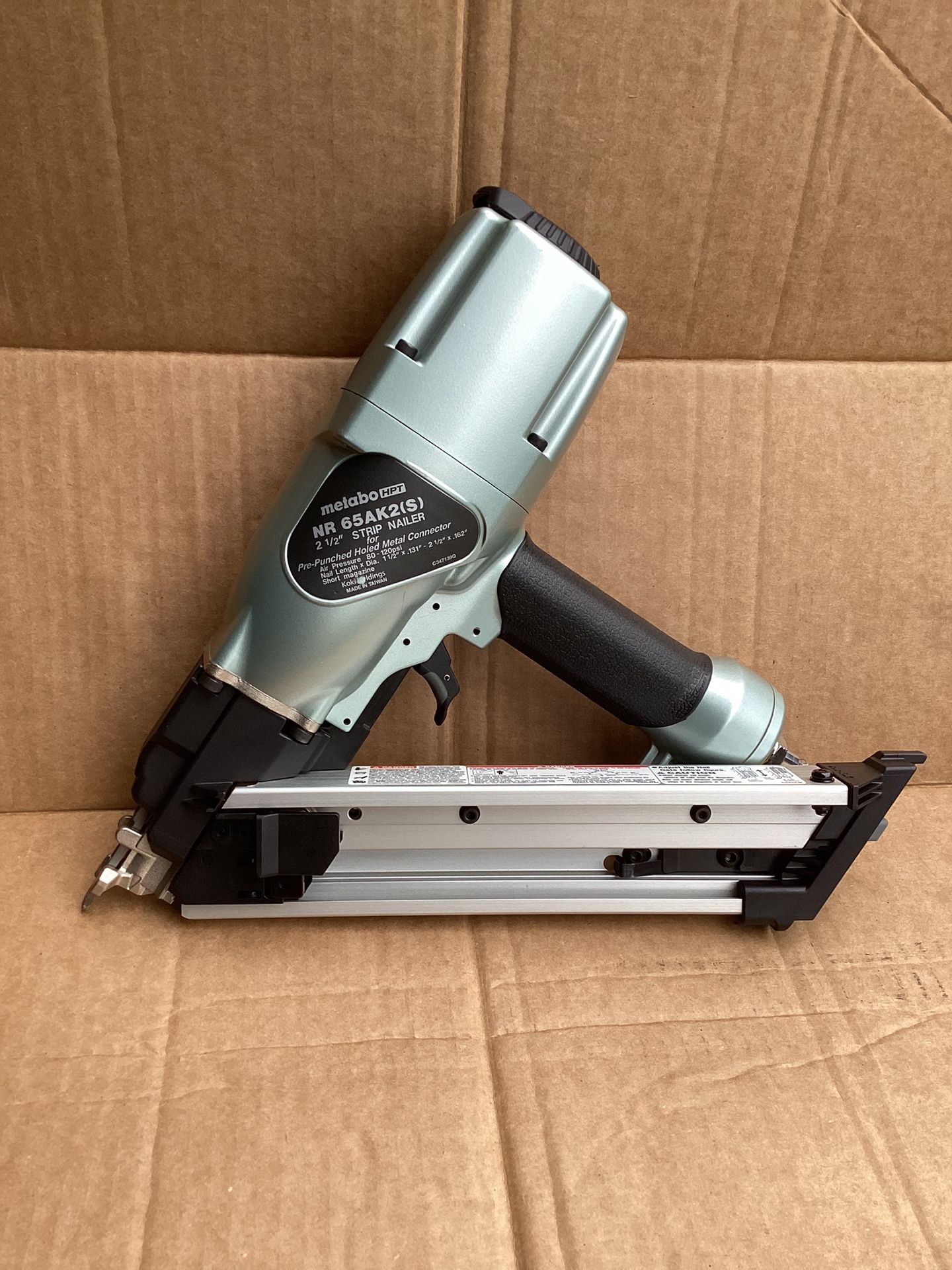 METABO HPT 2-1/2-IN 36-DEGREE PNEUMATIC METAL-CONNECTING NAILER 