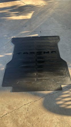 Tapete maziso de Ule original para la caja de una Toyota Tacoma del 2024 en adelante de 5”pies
