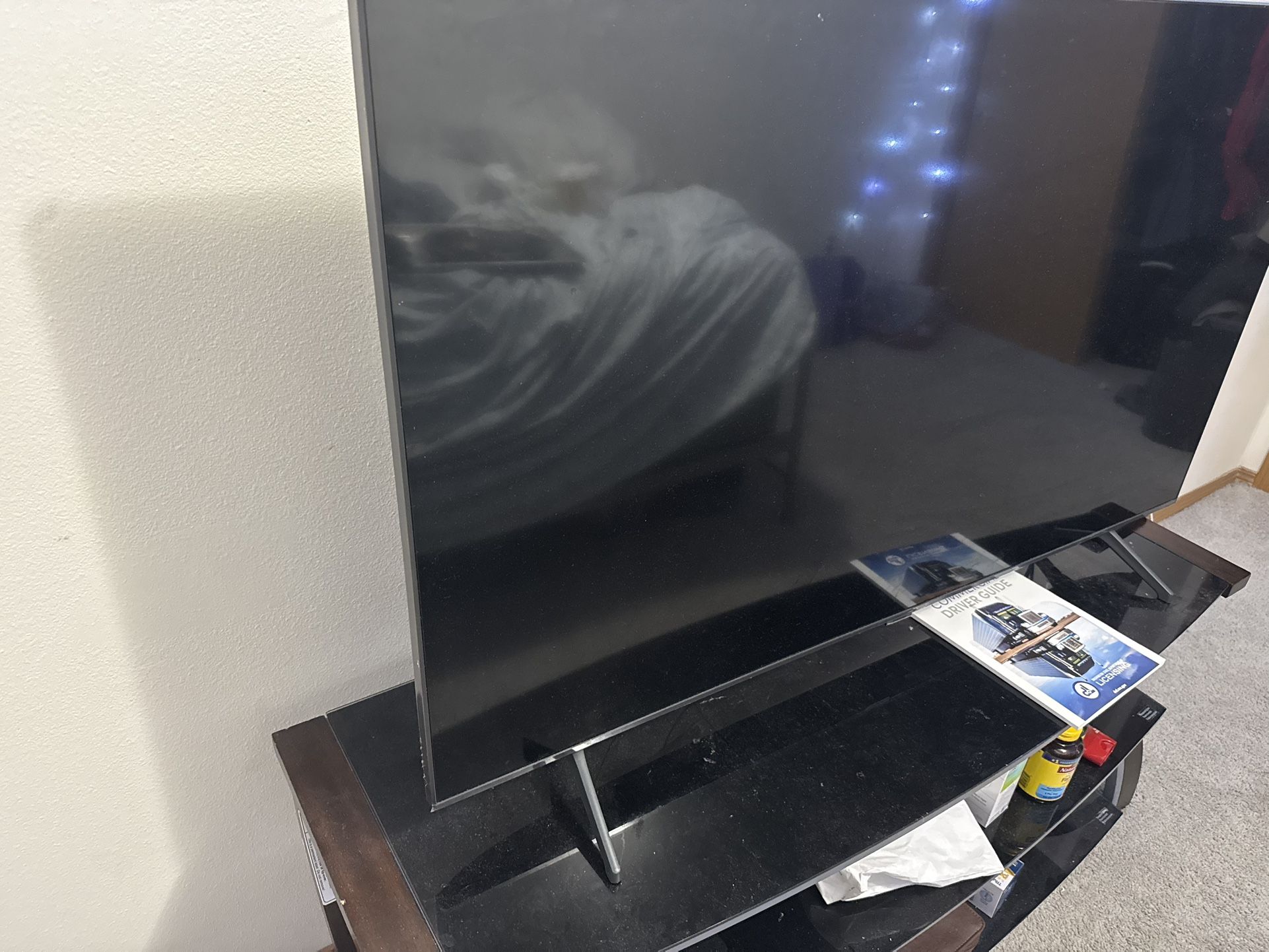 📺 Samsung TU7000 55″ 4K Smart TV + TV Stand – Bundle Deal!