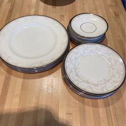 Waterford Fine Bone China, 17 Assorted Plates 