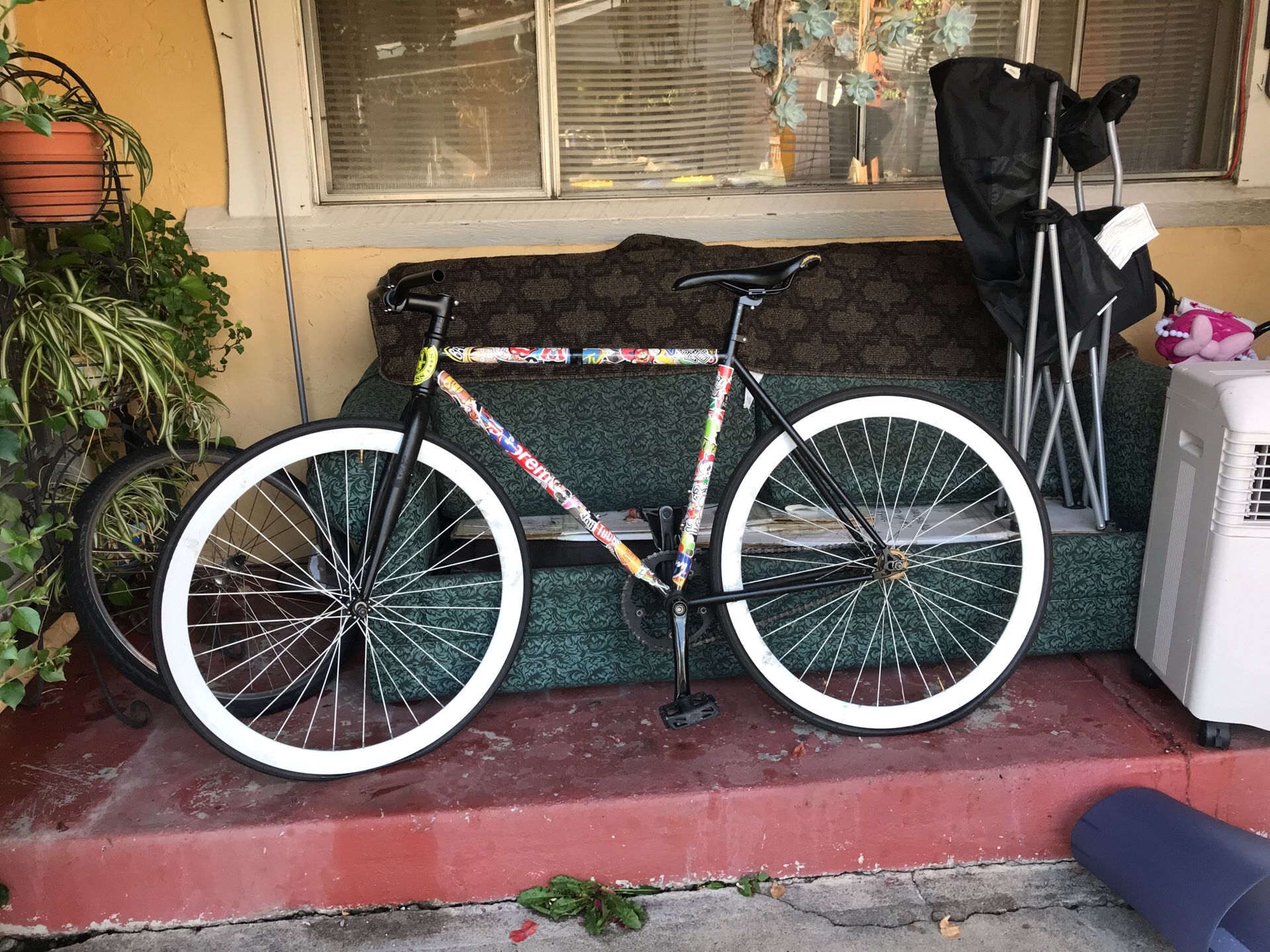 Sticker bomb fixie