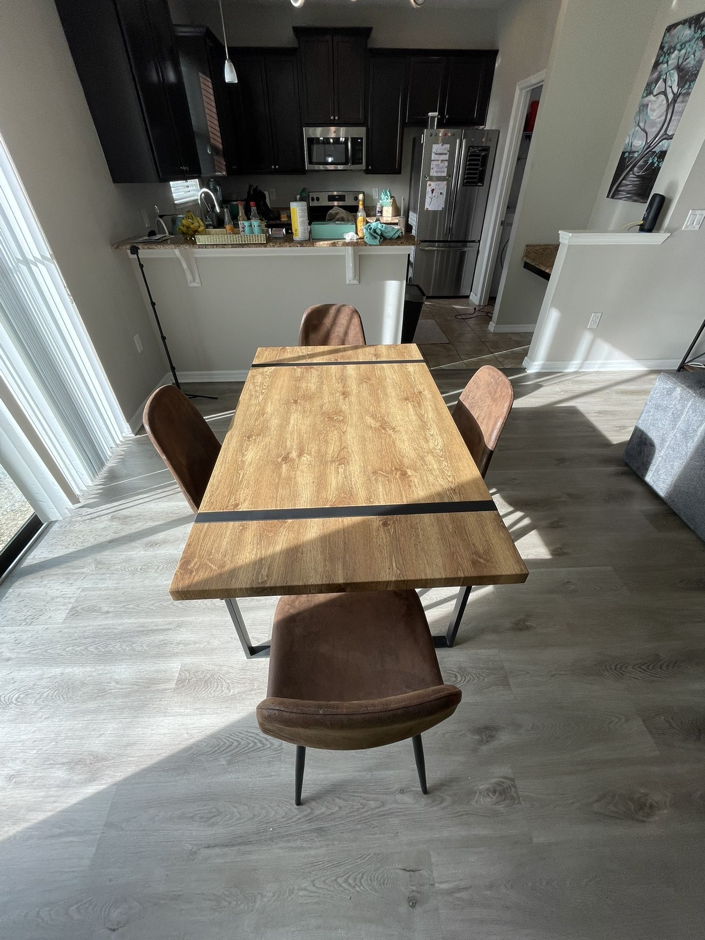 Like New Dining Room Table With 4 Chairs Set