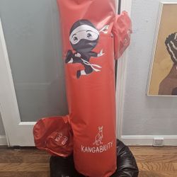 CHILD KICK/PUNCHING TOY