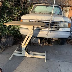 Electric grooming table