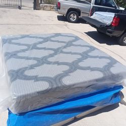King memory foam mattress and box spring