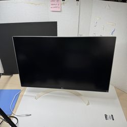 LG 27UD69P-W 27” 4K UHD IPS Monitor – HDR10, FreeSync, Adjustable Stand