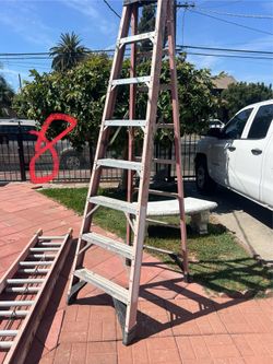 Escalera de ocho pies de fibra de vidrio perfectas, condiciones