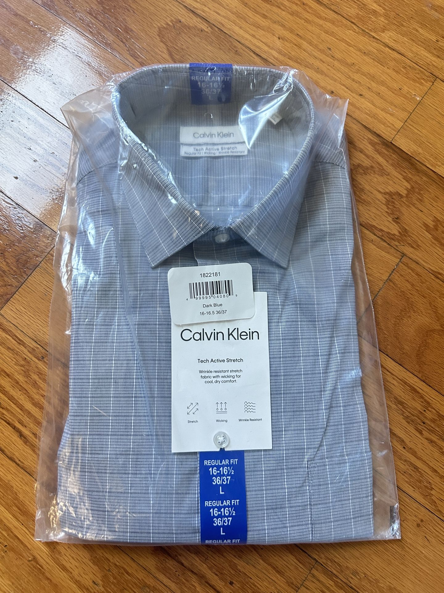 NWT Calvin Klein Men’s Performance Dress Shirt Dark Blue Size L 16-16 1/2 36/37