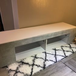 White TV STAND w/ shelving (inside 4) & storage both sides (2 glass shelves) sharon hill 19079 $65