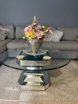 Elegant coffee table 40” round