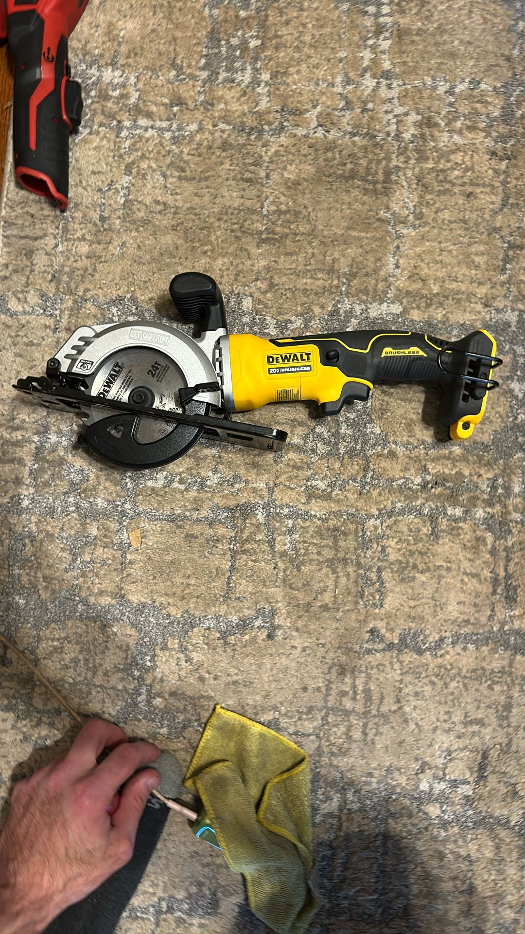 20V MAX* XR® 7-1/4 IN. BRUSHLESS CIRCULAR SAW