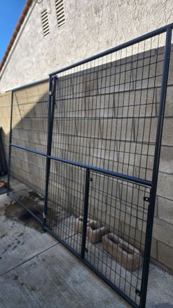 Retriever dog kennel panels