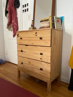Light wood 3 drawer dresser
