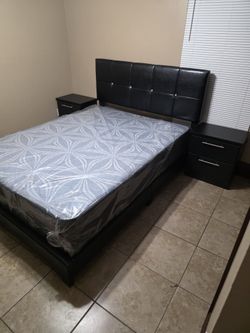 Cama Con Colchón Y 2 mesas de noche