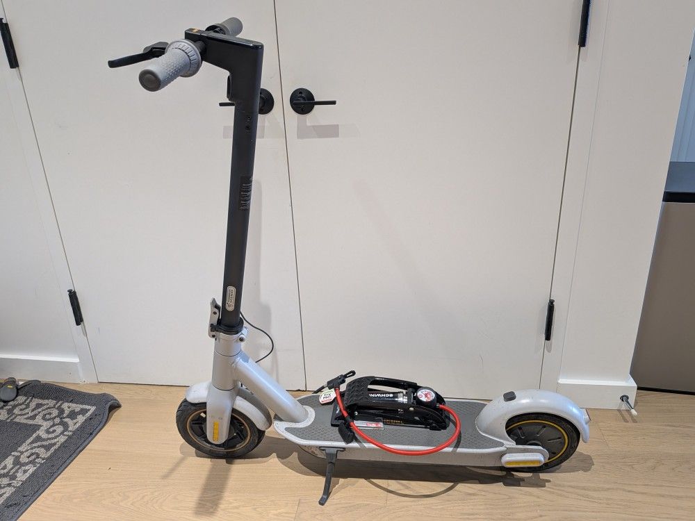 Segway Ninebot Electric Kickscooter Max G30LP