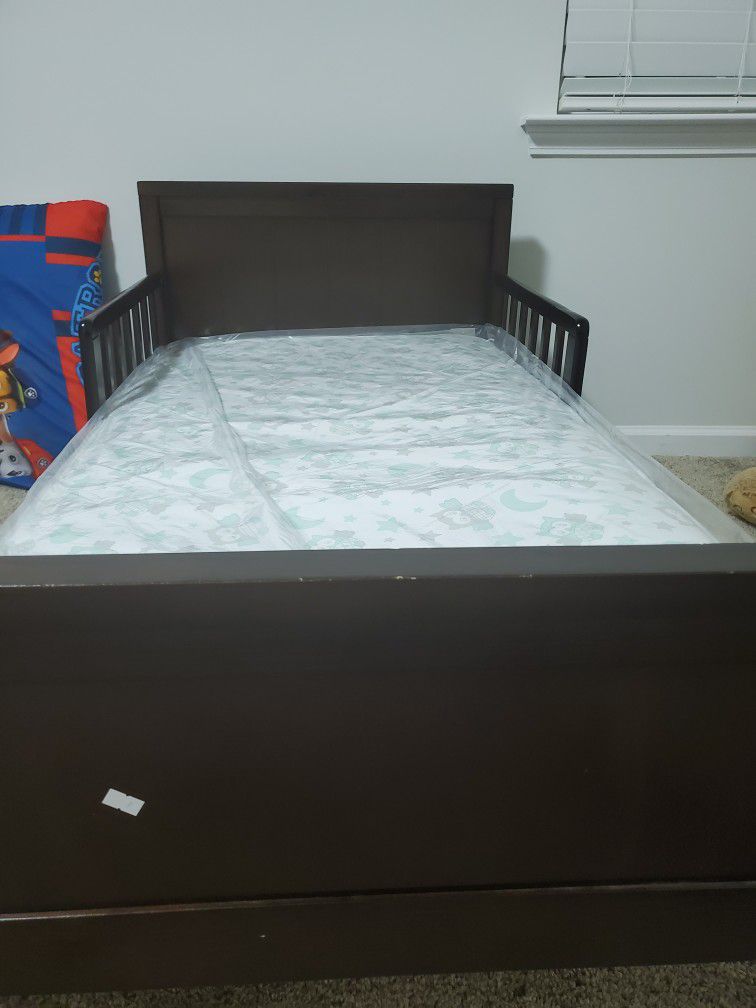 Toddler Bed + Mattress