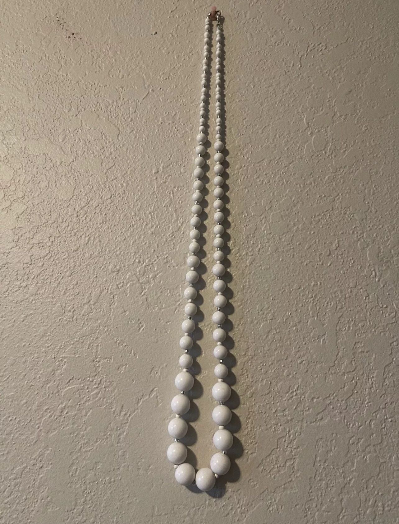 Women’s Fashion Jewelry White & Silver Beaded Necklace Lobster Closure, Size 18”