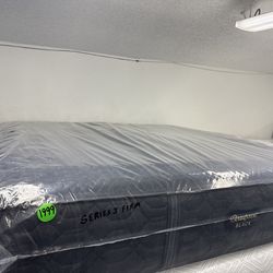 KING SIZE SIMMONS BEAUTYREST BLACK SERIES 3 (FIRM) MATTRESS & BOX SPRINGS BED SET