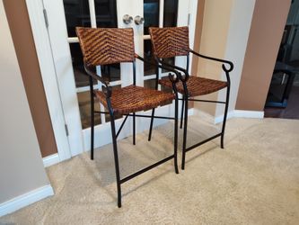 Very nice Countertop Chairs - like brand new