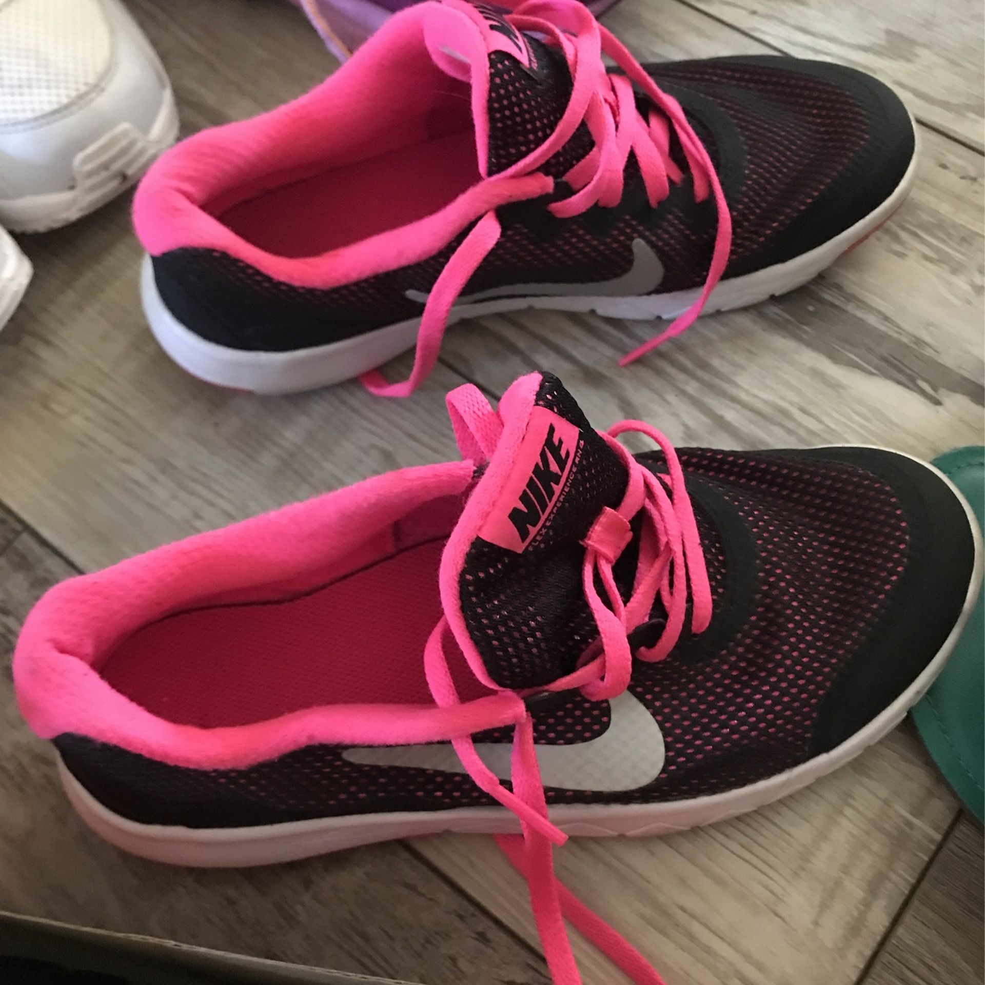 Shoes- Nike