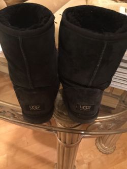 Black Ugg's size 9-9.5