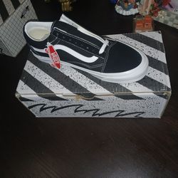 VANS OFF THE WALL BRAND NEW!