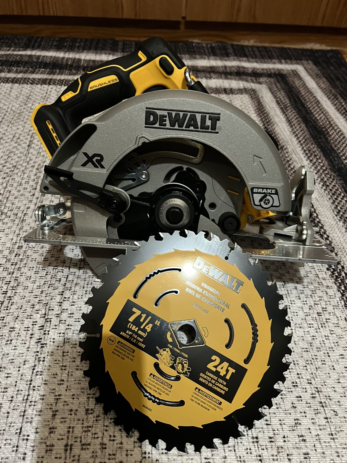 Dewalt DCS570 1/4” Circular Saw, Blade, Blade change wrench