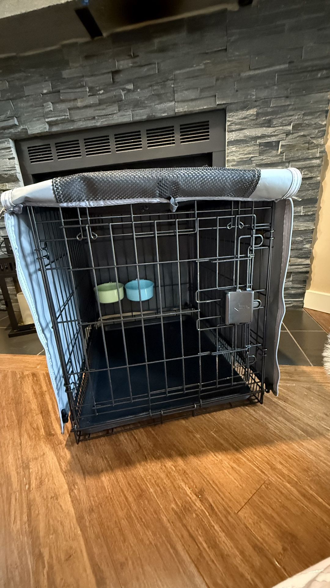 18” x 20” Collapsible Dog Crate with Cover 