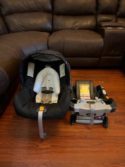 CHICCO INFANT CAR SEAT / BASE
