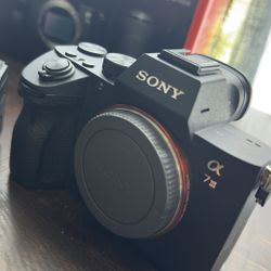 Sony Alpha 7III DSLR Camera 24MP UHD 4K Mirrorless Digital Camera (Body Only)